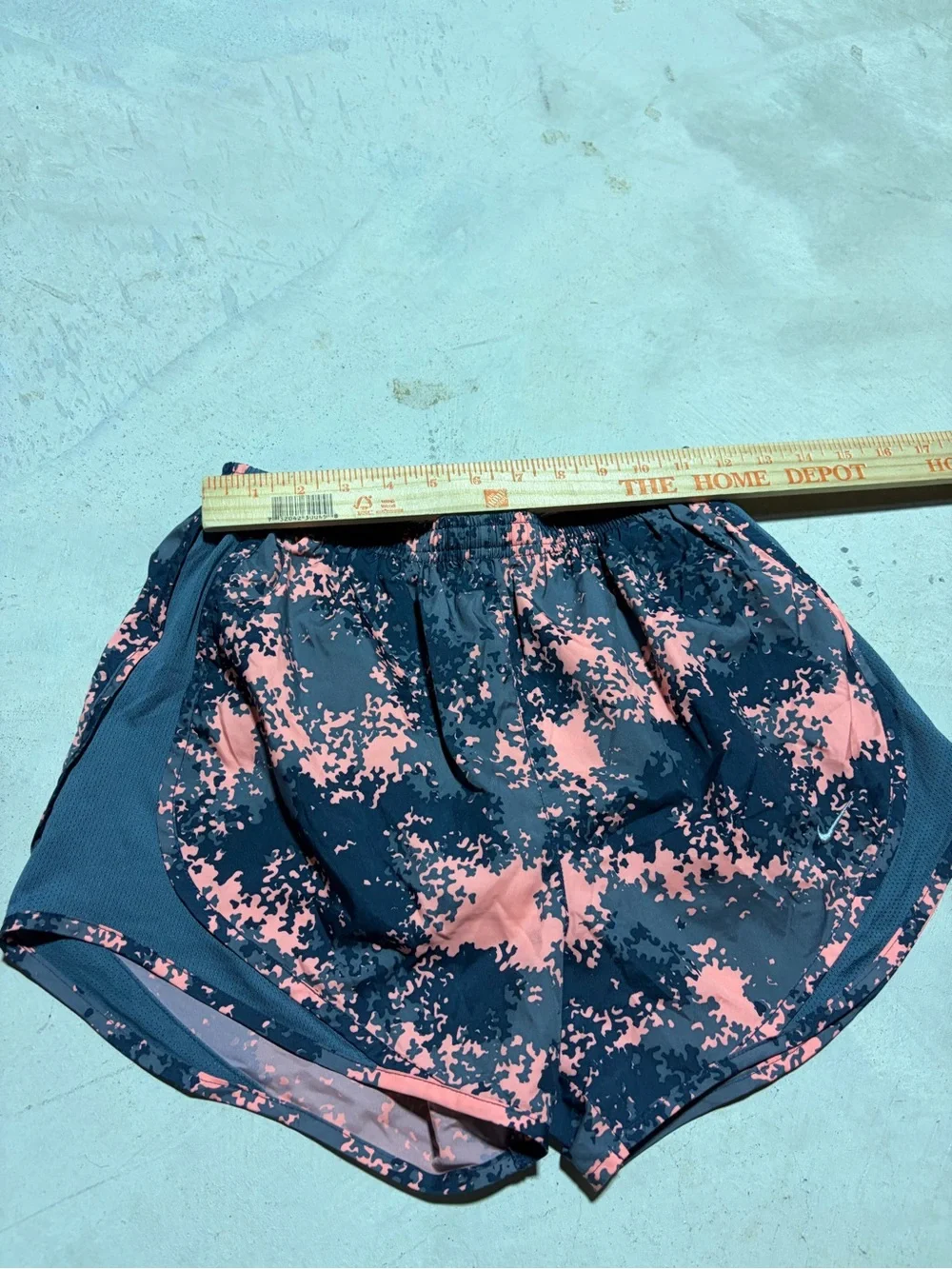 Nike Women’s Athletic Shorts in Coral Camouflage small